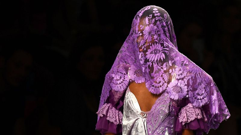 María Escote revoluciona la pasarela, otra vez