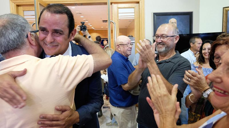 Dos mociones de censura acaban con los grandes feudos de Coalición Canaria