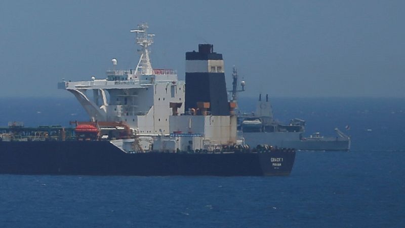La Policía de Gibraltar detiene al capitán y al primer oficial del superpetrolero iraní retenido en el Peñón 