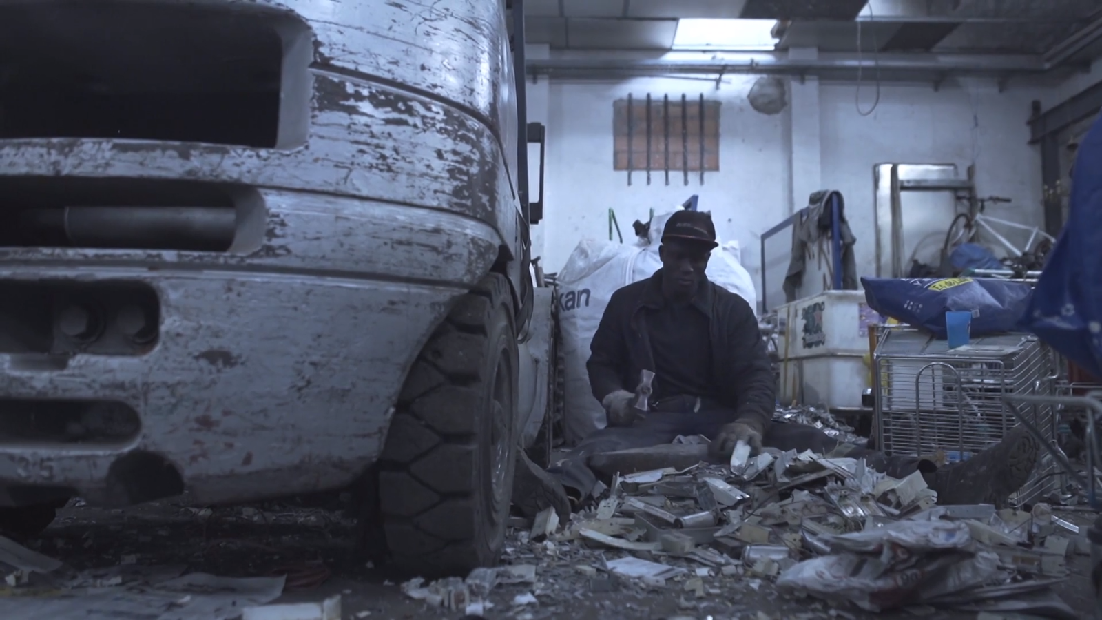 Entrevista con los creadores del documental "Salir del paso", coproducido por RTVE y la UAB