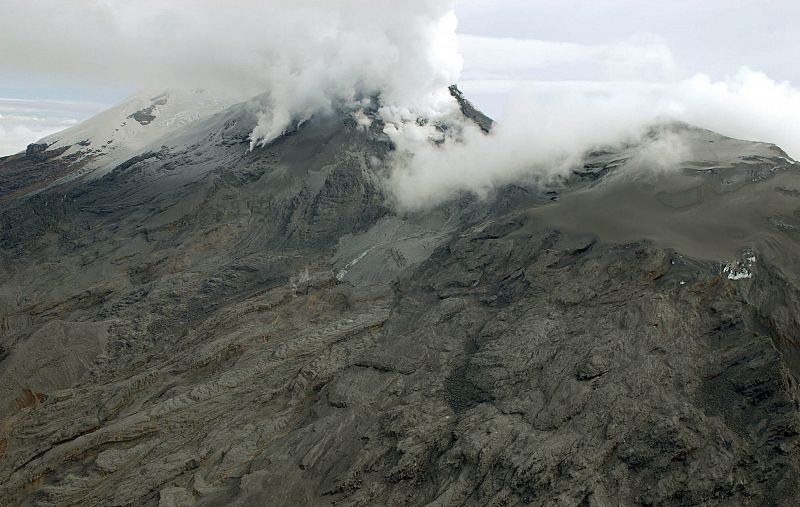 Mueren al menos diez personas tras la erupción de un volcán en Colombia
