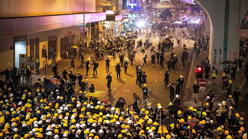 Decenas de miles de hongkoneses toman nuevamente las calles para exigir más democracia