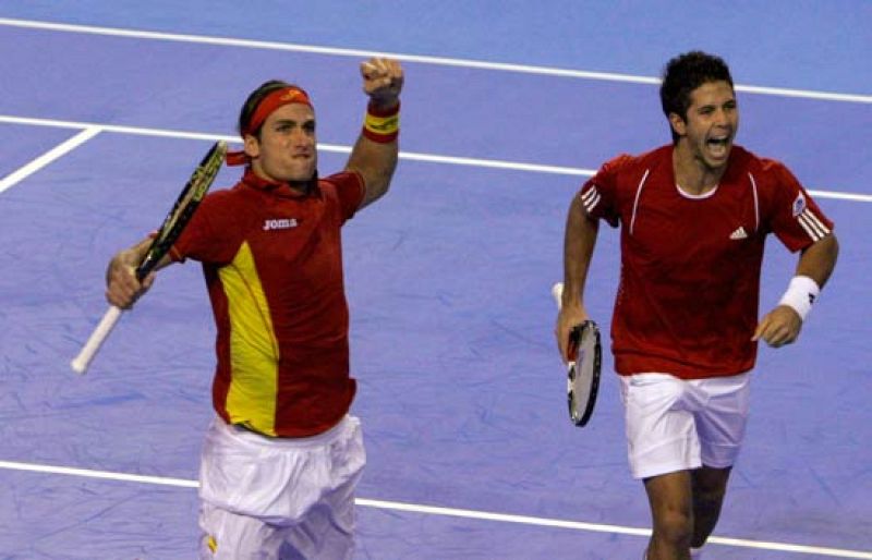 Feliciano y Verdasco dejan a España a una victoria de la Ensaladera