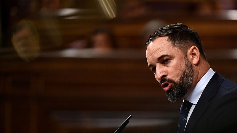 Abascal se planta frente a un gobierno apoyado por "golpistas, comunistas y chavistas" y Sánchez elude replicarle