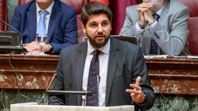 López Miras promete un gobierno "sin fisuras" en un discurso en que hace suyos los postulados de Vox