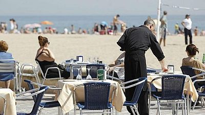 Boletines RNE - El paro baja en 123.600 personas en el segundo trimestre del año, menos que el anterior - Escuchar ahora