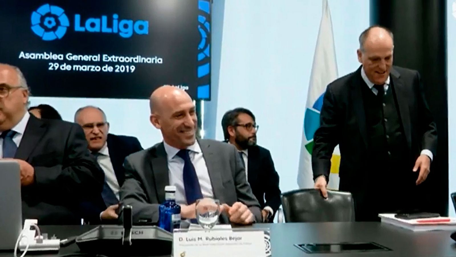 Competición veta los partidos de los viernes y los lunes y LaLiga se remite a lo que diga la justicia ordinaria