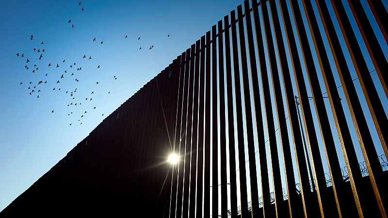 El Tribunal Supremo de EE.UU. permite a Trump usar fondos del Pentágono para el muro de México