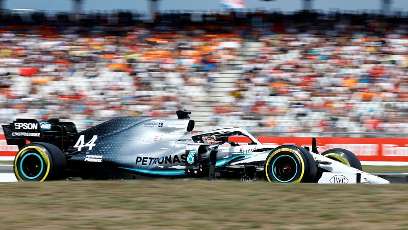 Hamilton logra la 'pole' ante la desgracia de Ferrari; Carlos Sainz, séptimo