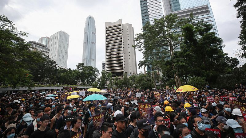 Los manifestantes de Hong Kong desafían a la Policía por segundo día consecutivo