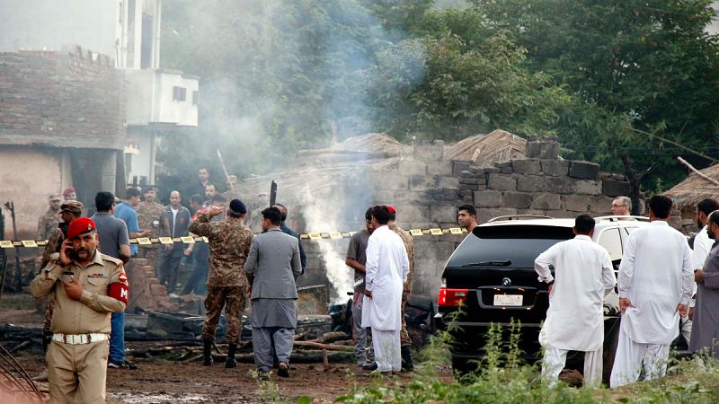 Al menos 17 muertos en un accidente de una avioneta del Ejército en Pakistán