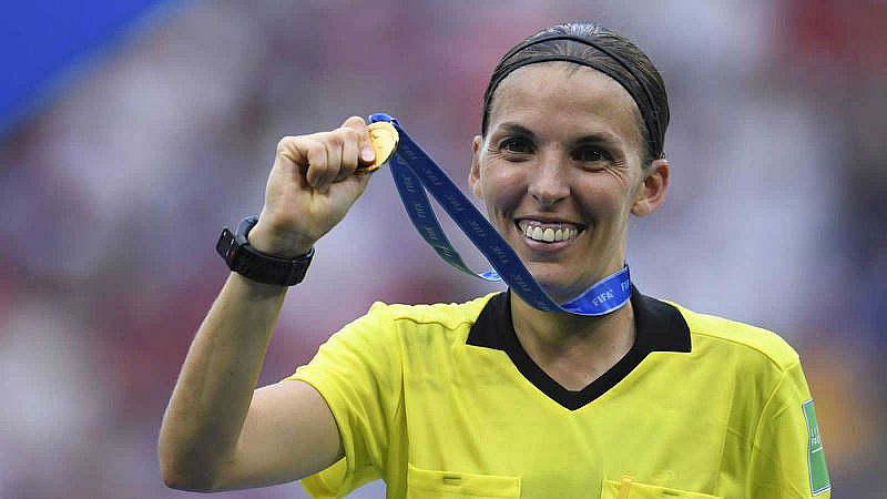 Stéphanie Frappart será la primera mujer en arbitrar la Supercopa de Europa masculina