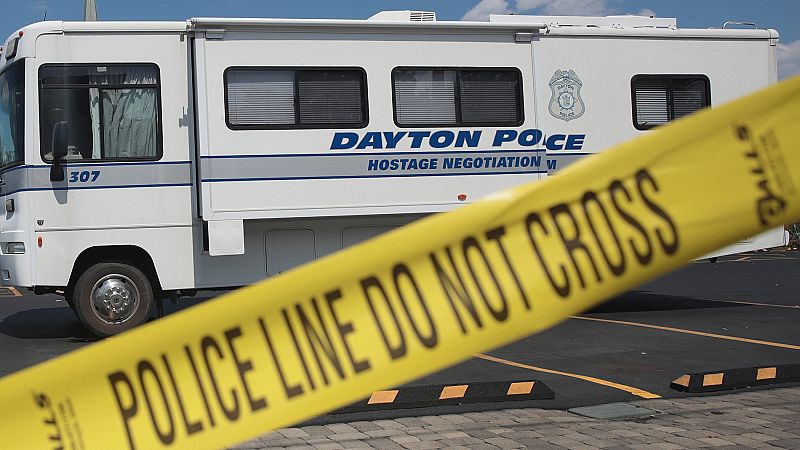 Al menos diez muertos en un tiroteo en Dayton horas después de la matanza en un centro comercial en El Paso