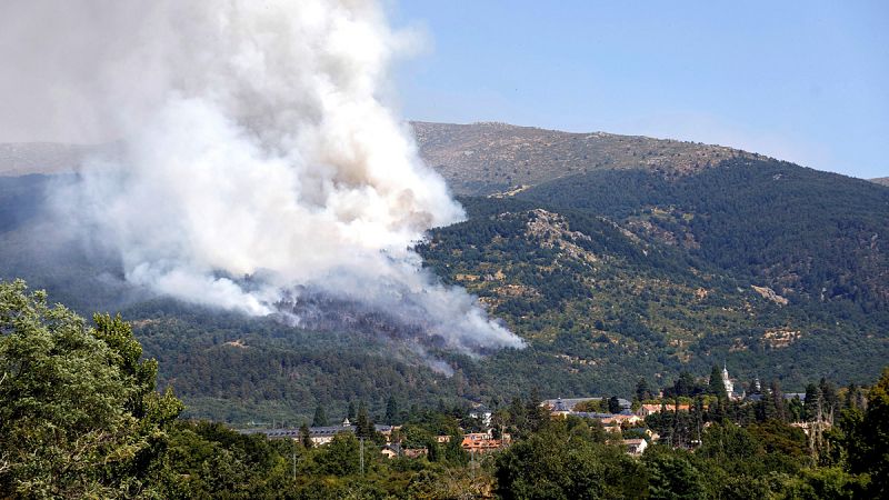 Activado el nivel 1 del Plan de Emergencias por los incendios en Miraflores y en La Granja