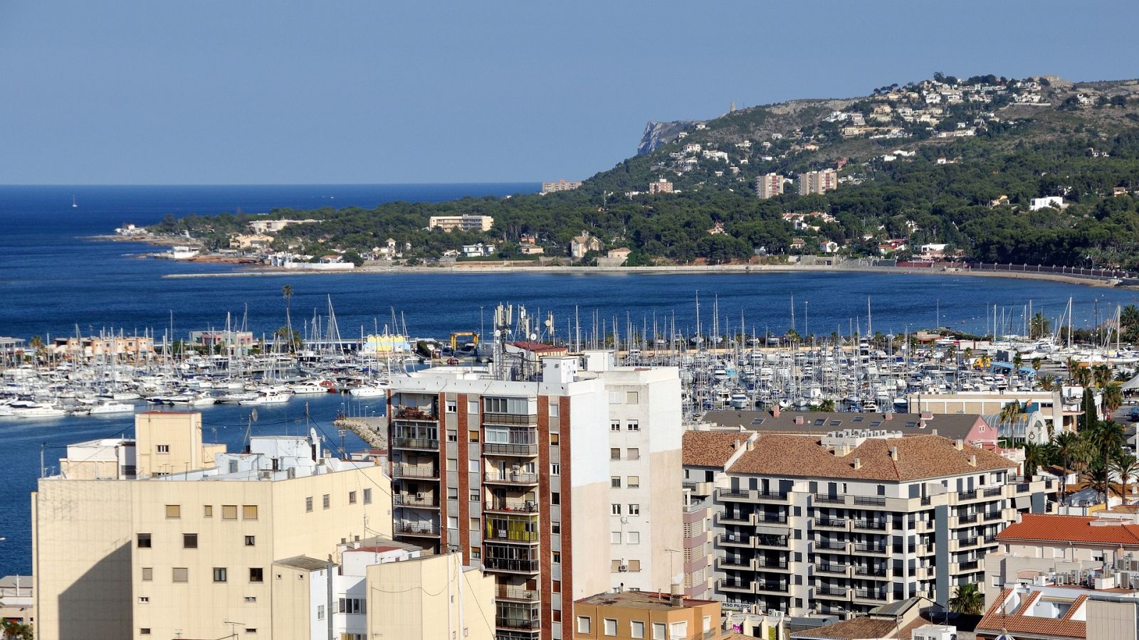 La mañana - Más de 40 familias son estafadas al alquilar su piso de vacaciones