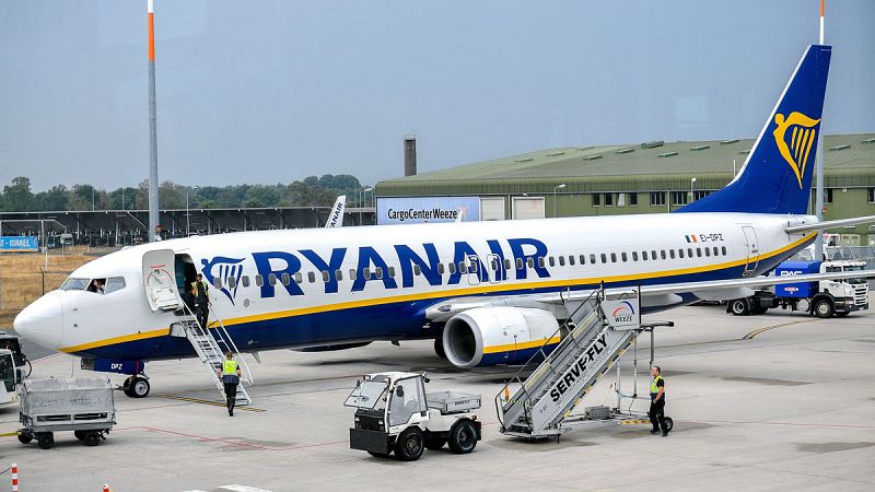 Los tripulantes de cabina de Ryanair irán a la huelga ante el anuncio de cierre de las bases de Las Palmas, Tenerife Sur y Girona