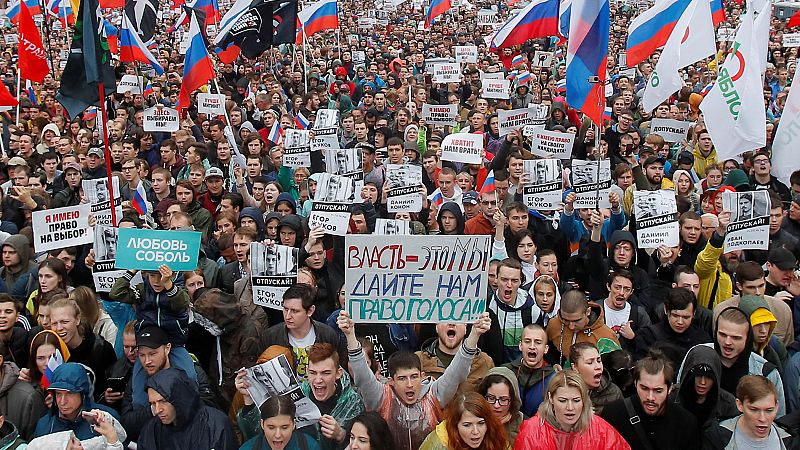 La oposición rusa hace una demostración de fuerza con un multitudinario mitin en Moscú