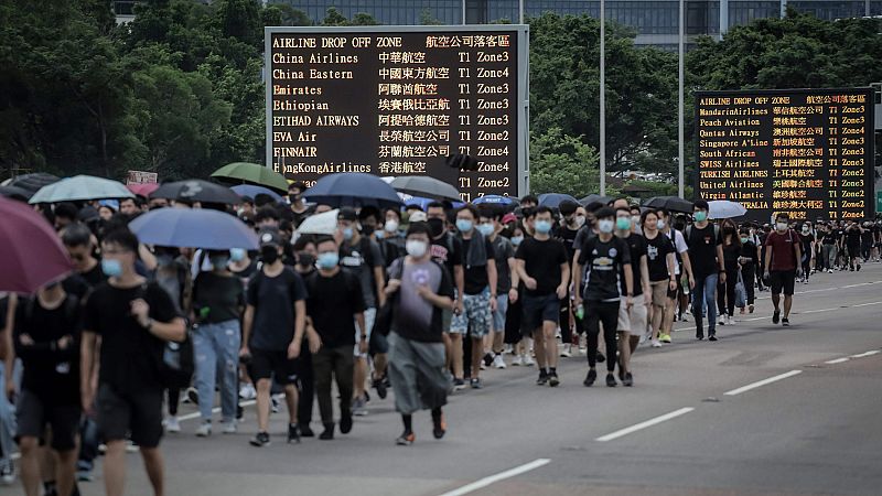 Hong Kong cancela todos los vuelos por una nueva protesta en el aeropuerto