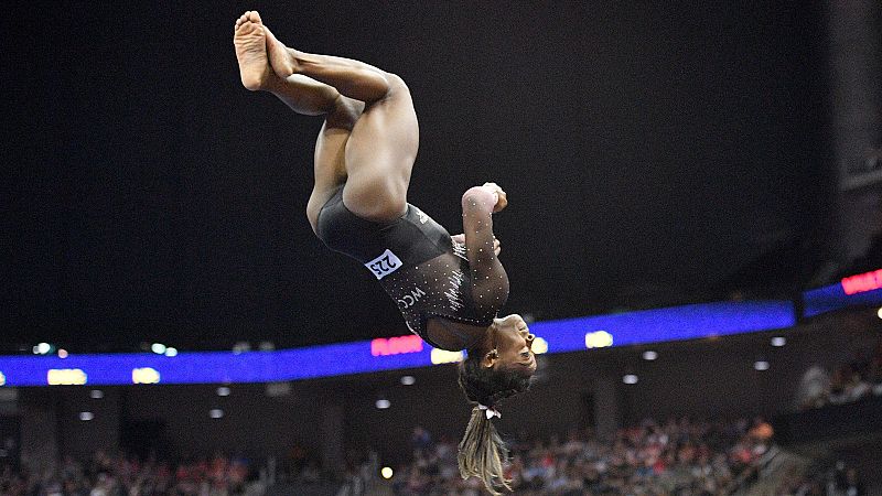 Simone Biles asombra al mundo con un salto inédito