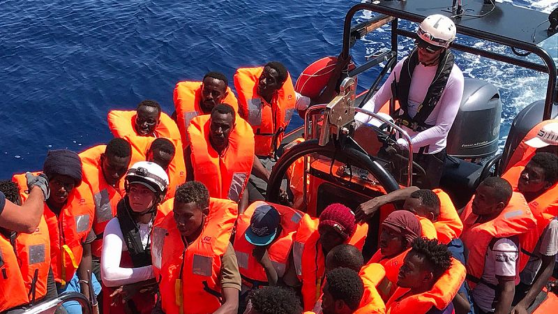 El Ocean Viking rescata a otros 105 migrantes frente a Libia y acoge ya a más de 350 a bordo