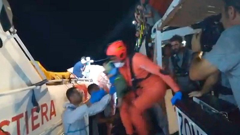 El Open Arms advierte de que la situación de los migrantes a bordo ya es "dramática"