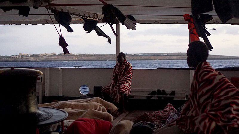 Autorizan la evacuación a Lampedusa de nueve personas del Open Arms "por causas psicológicas"
