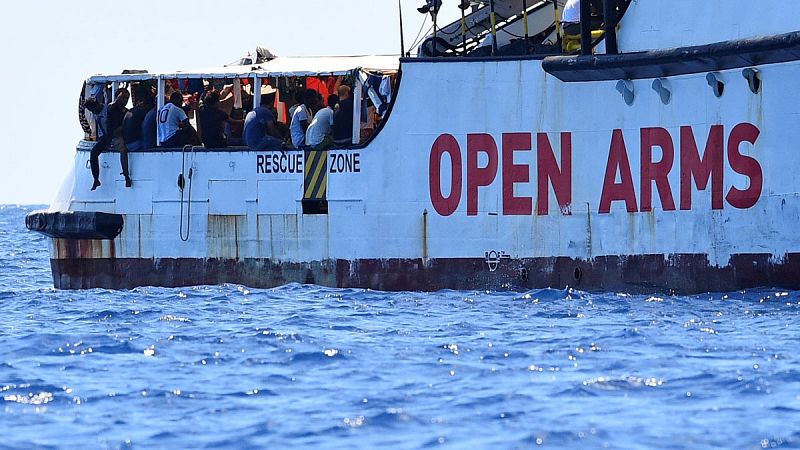 El 'Open Arms' pide el desembarco inmediato en Lampedusa y advierte: "La situación va a explotar"