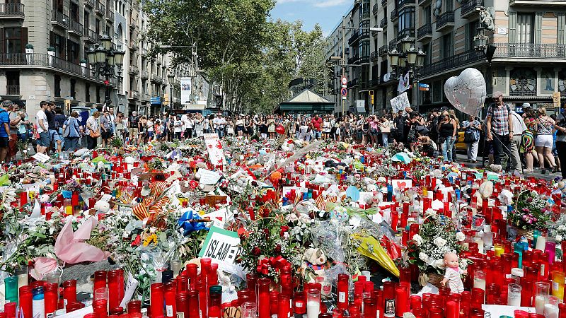 Barcelona conmemora los atentados de Las Ramblas y Cambrils con los acusados pendientes de juicio
