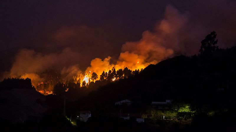 El incendio de Gran Canaria obliga a evacuar a 5.000 personas y afecta a 3.400 hectáreas
