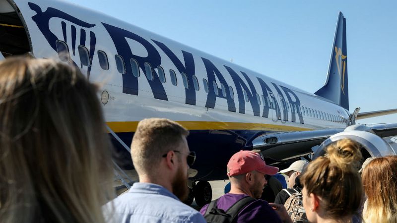 Los tripulantes de cabina de Ryanair mantienen la huelga de diez días convocada para septiembre