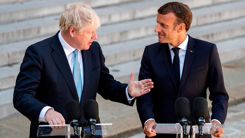 Macron avisa a Johnson de que no hay tiempo para renegociar el 'Brexit'