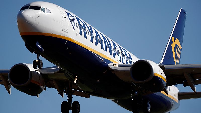 Los pilotos españoles de Ryanair apoyan en bloque ir a la huelga por el cierre de tres bases