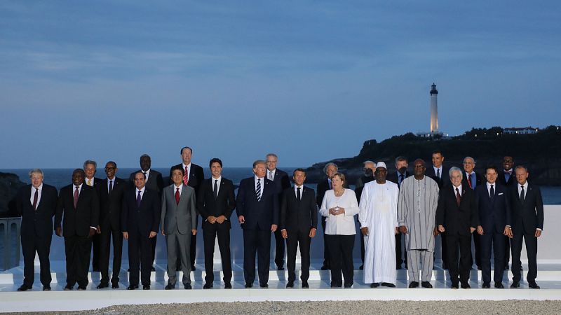 Sánchez traslada la necesidad de un 'Brexit' "ordenado" a Boris Johnson en la cumbre del G7