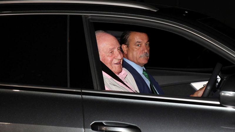 El rey Juan Carlos "evoluciona favorablemente" y pasará a planta en las próximas horas