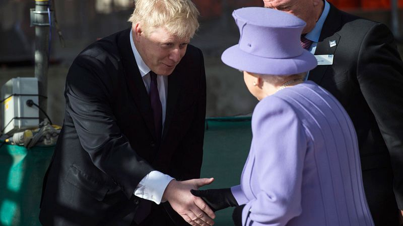 La reina suspende el Parlamento británico a petición de Boris Johnson y el Reino Unido se acerca al 'Brexit' duro