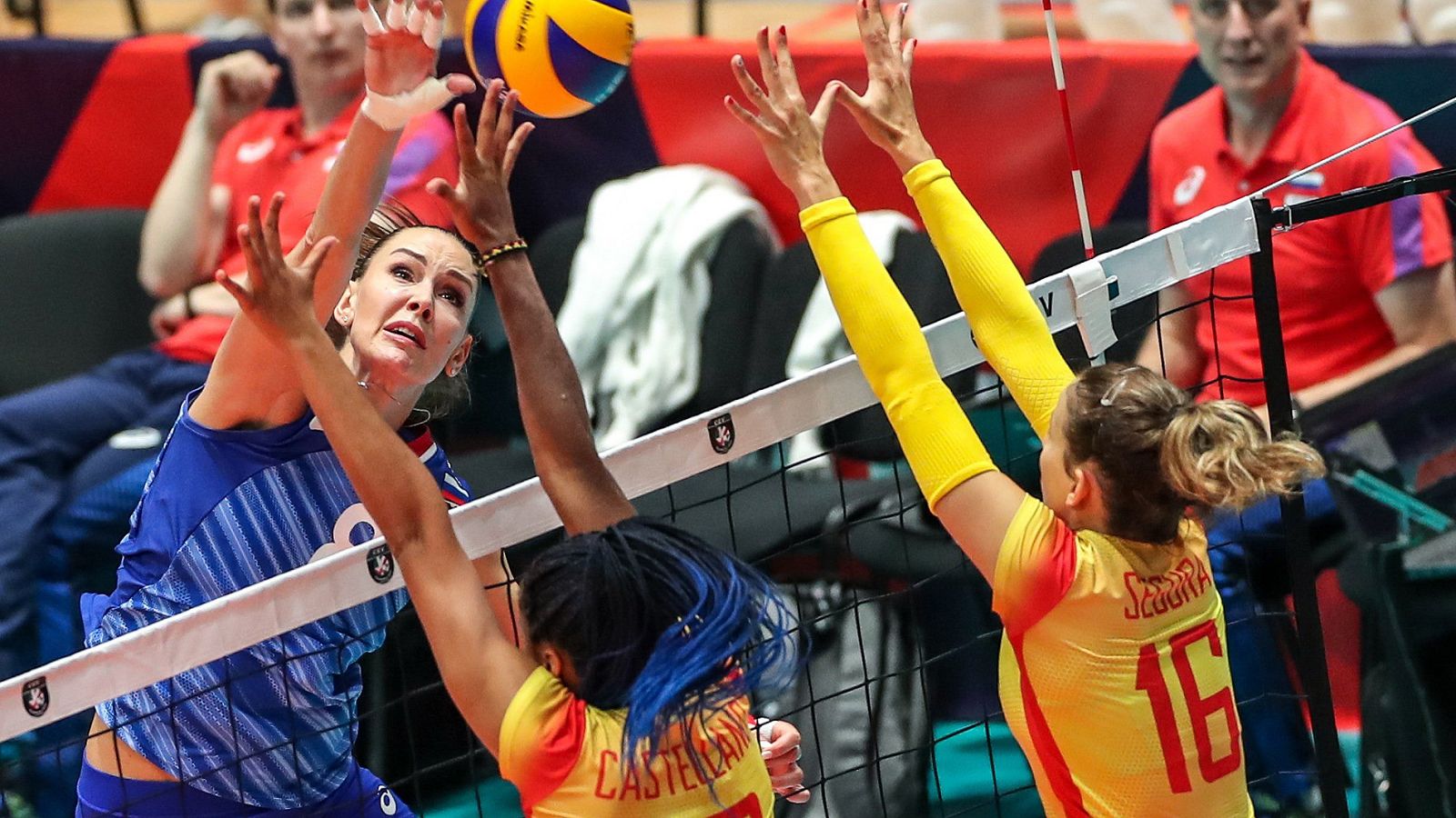 España pierde con Rusia pero pasa a octavos de final del Europeo de voleibol