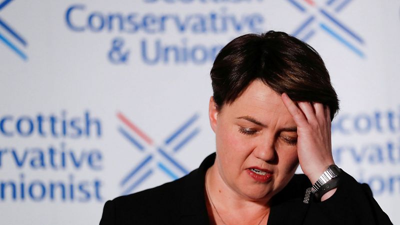 La líder de los conservadores escoceses dimite en medio de la conmoción por el cierre del Parlamento