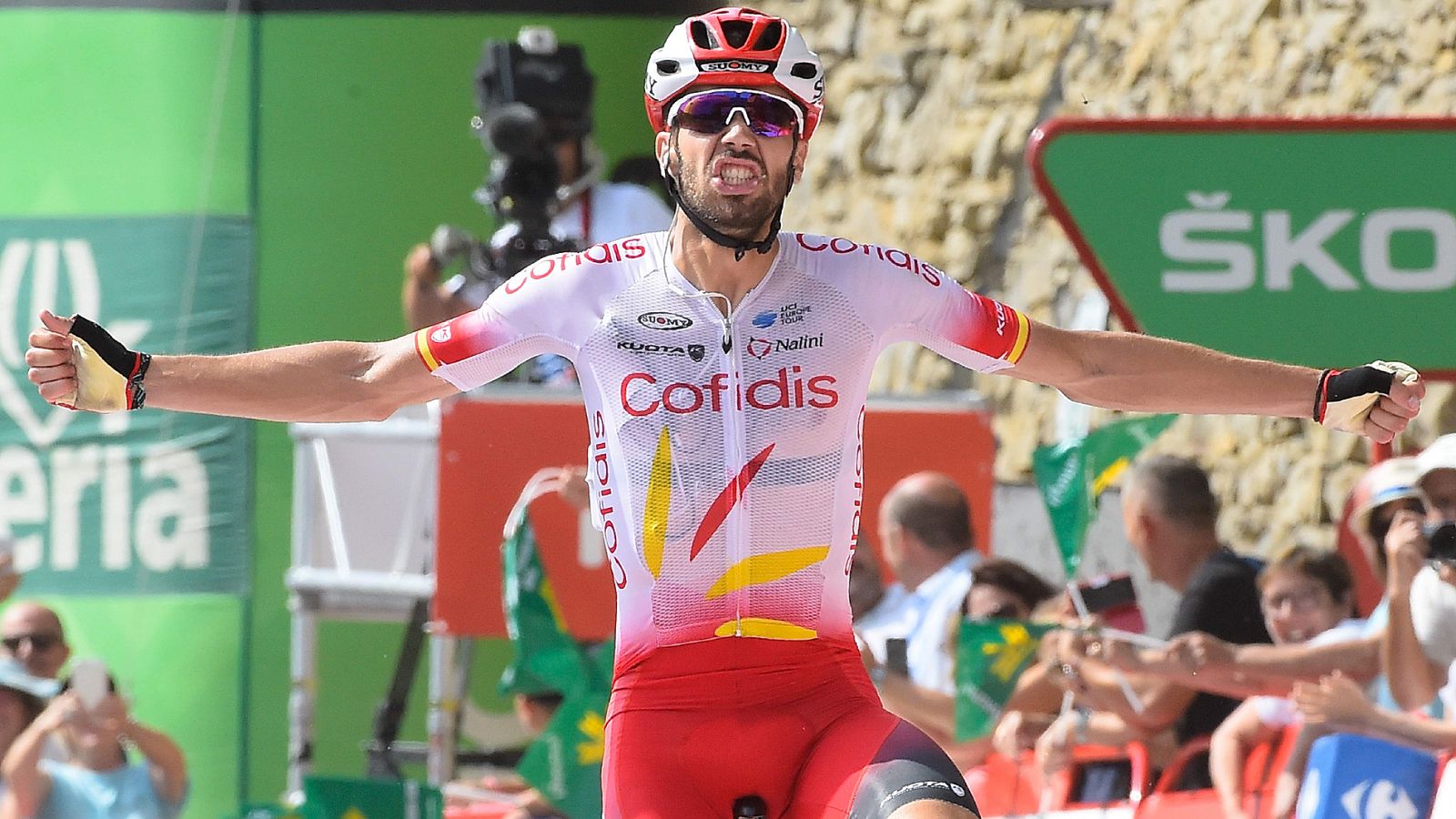El ciclista español de Cofidis Jesús Herrada 'vengó' a su hermano y se llevó la sexta etapa de la Vuelta con final en Ares del Maestrat, mientras que Teuns se viste de rojo en detrimento de 'Supermán' López.