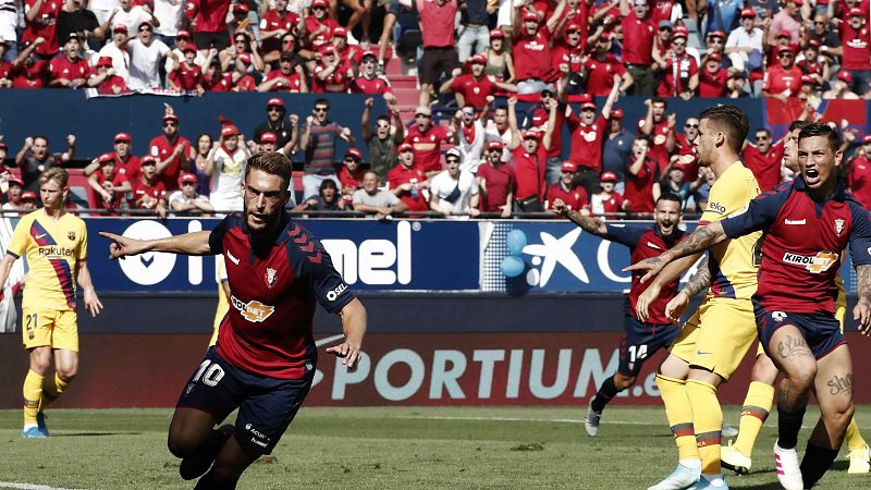 Un Barça de dos caras no puede con Osasuna