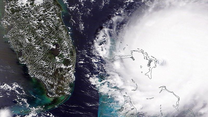El huracán Dorian deja al menos cinco muertos en Bahamas y "una devastación sin precedentes"