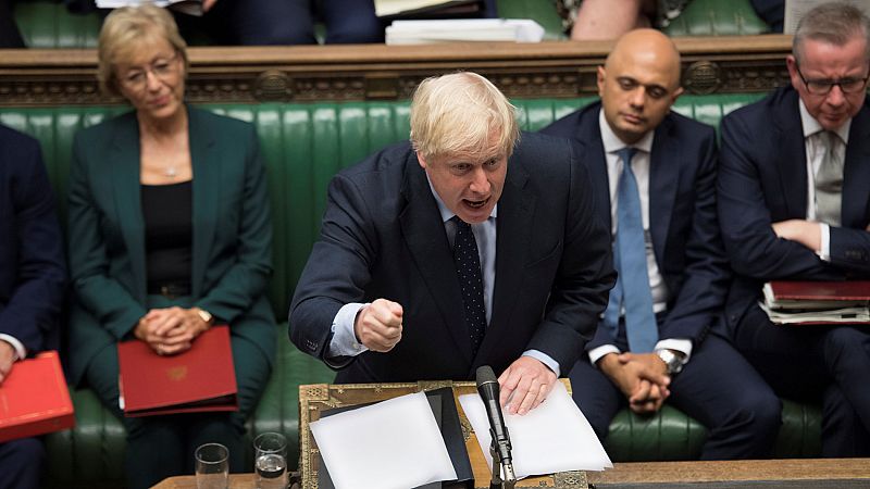 El Parlamento británico recupera el control sobre la agenda del 'Brexit' en una dura derrota para Boris Johnson