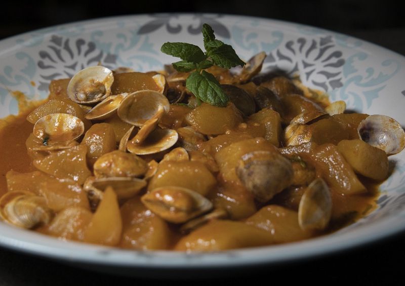 Receta de "patatas con chirlas" de Dani Garc�a