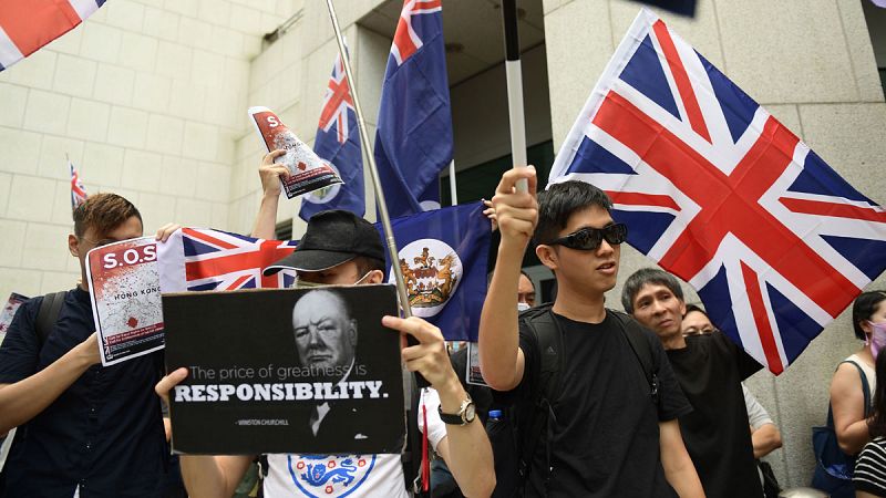 Centenares de hongkoneses piden a Reino Unido que apoye la lucha democrática
