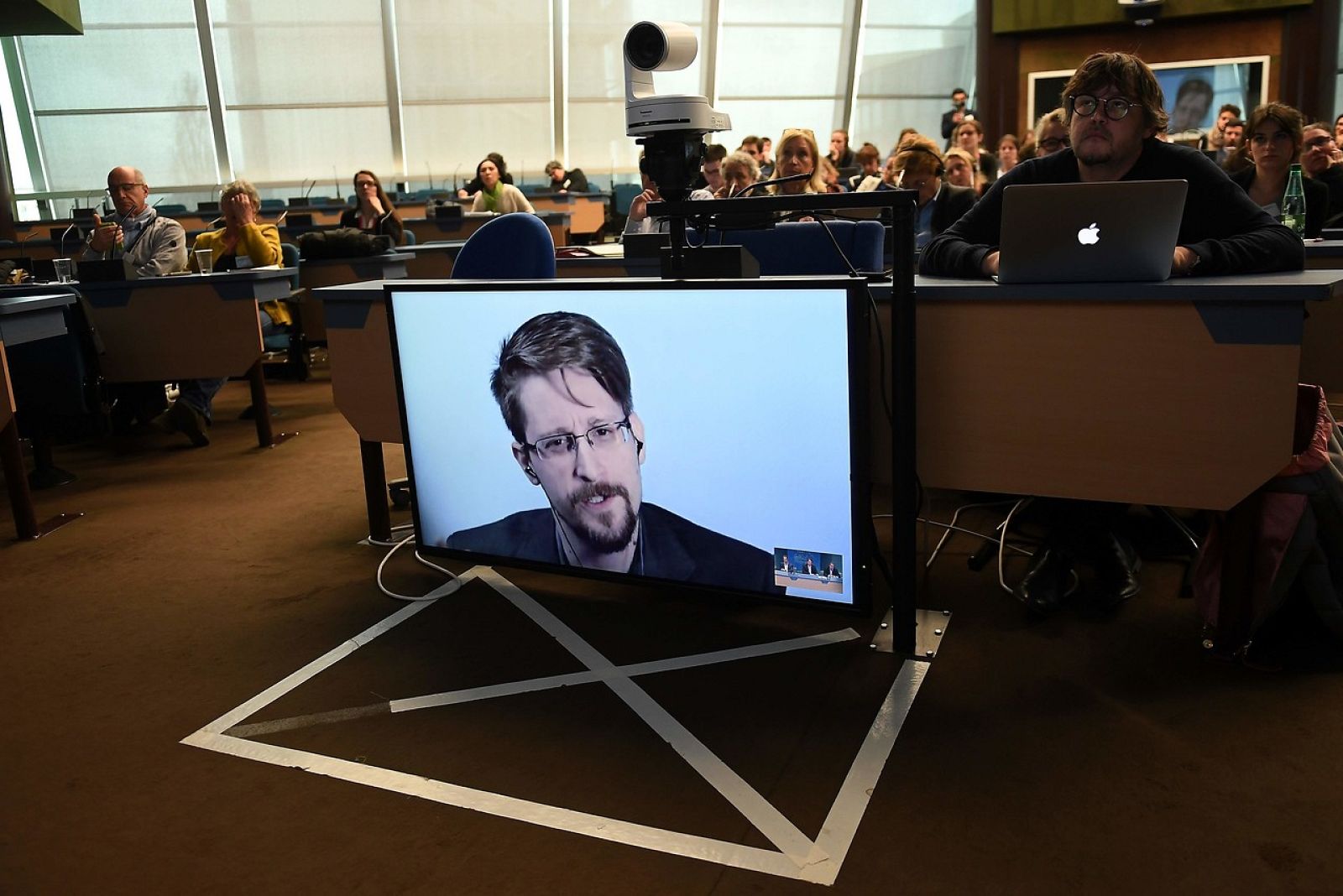 Snowden reclama la protección de datos personales en internet -RTVE.es | Ver