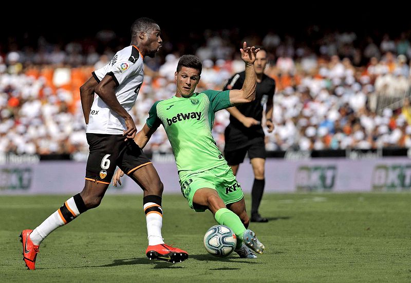El Leganés logra su primer punto en un polémico empate contra el Valencia