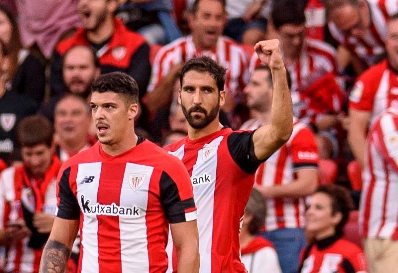 El Athletic se lleva el derbi vasco y se coloca líder