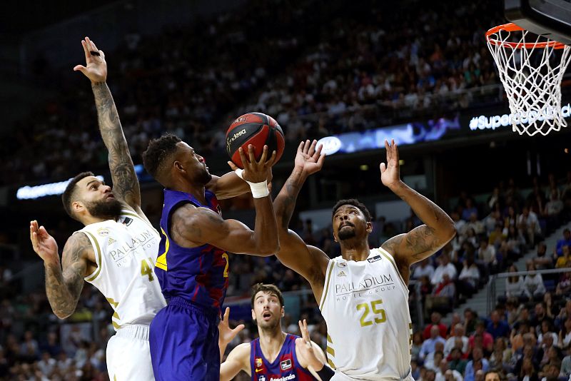 El Madrid vence al Barça y revalida el título de la Supercopa