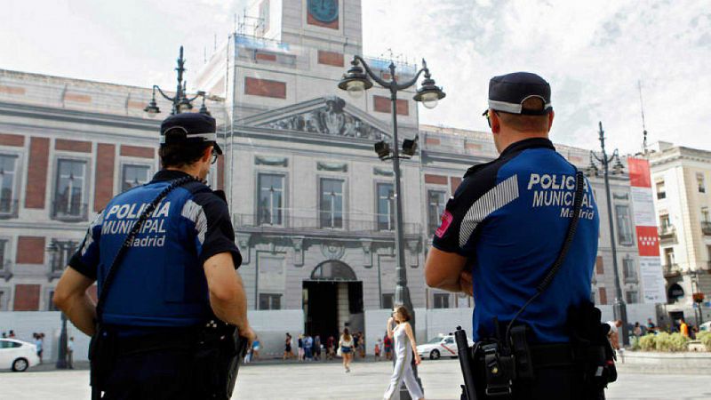 Almeida anuncia que la Policía de Madrid tendrá pistolas eléctricas 'táser'