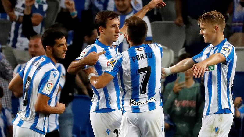 La Real Sociedad golea al Alavés y se coloca segunda