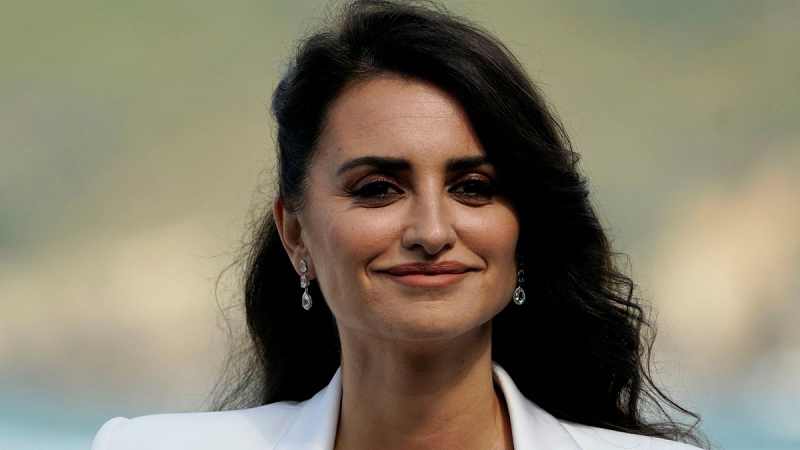 Penélope Cruz: "He trabajado a un ritmo muy acelerado, igual debería parar un añito" | Ver